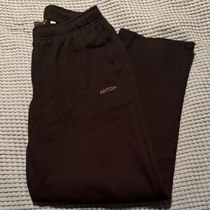 Aritzia Black Sweatpants - Classic Comfort